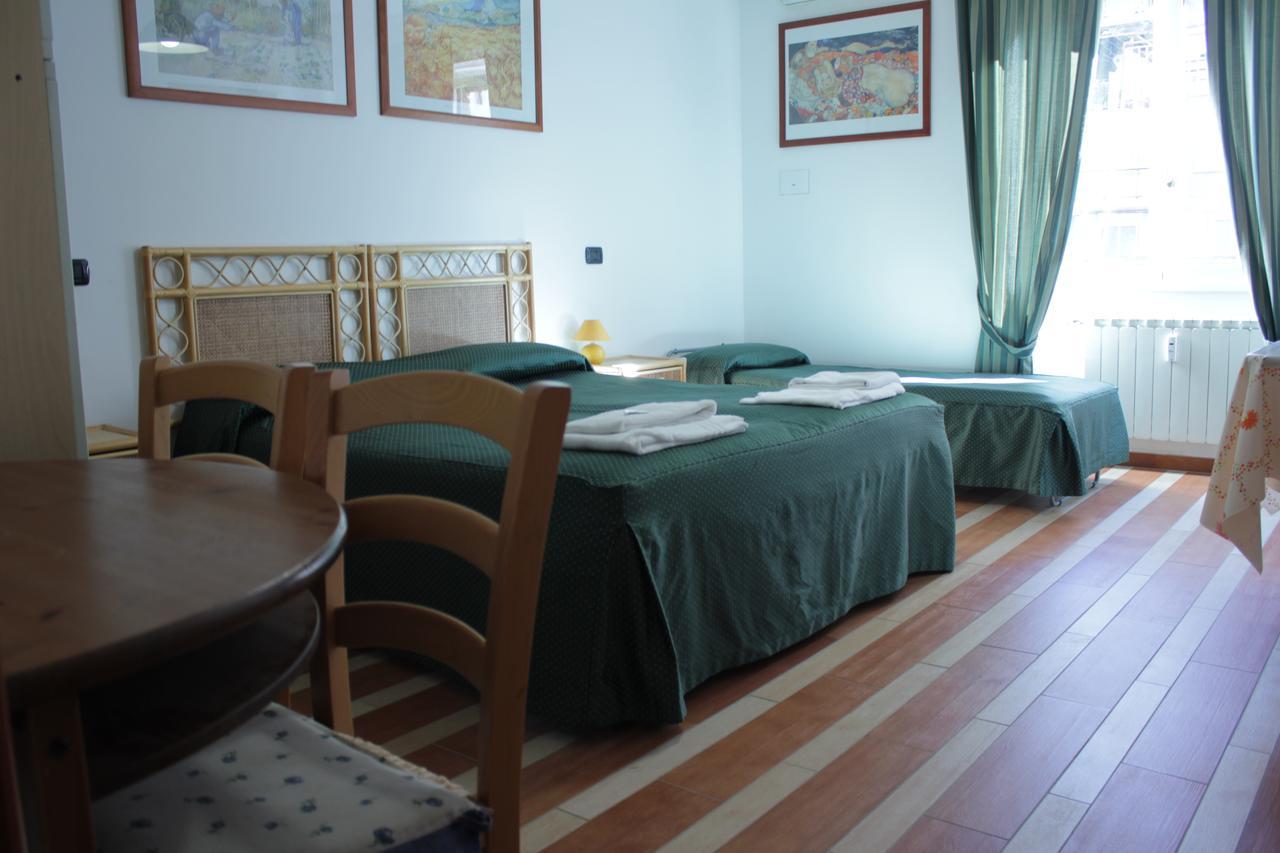 Tourist House Roma Aparthotel ภายนอก รูปภาพ