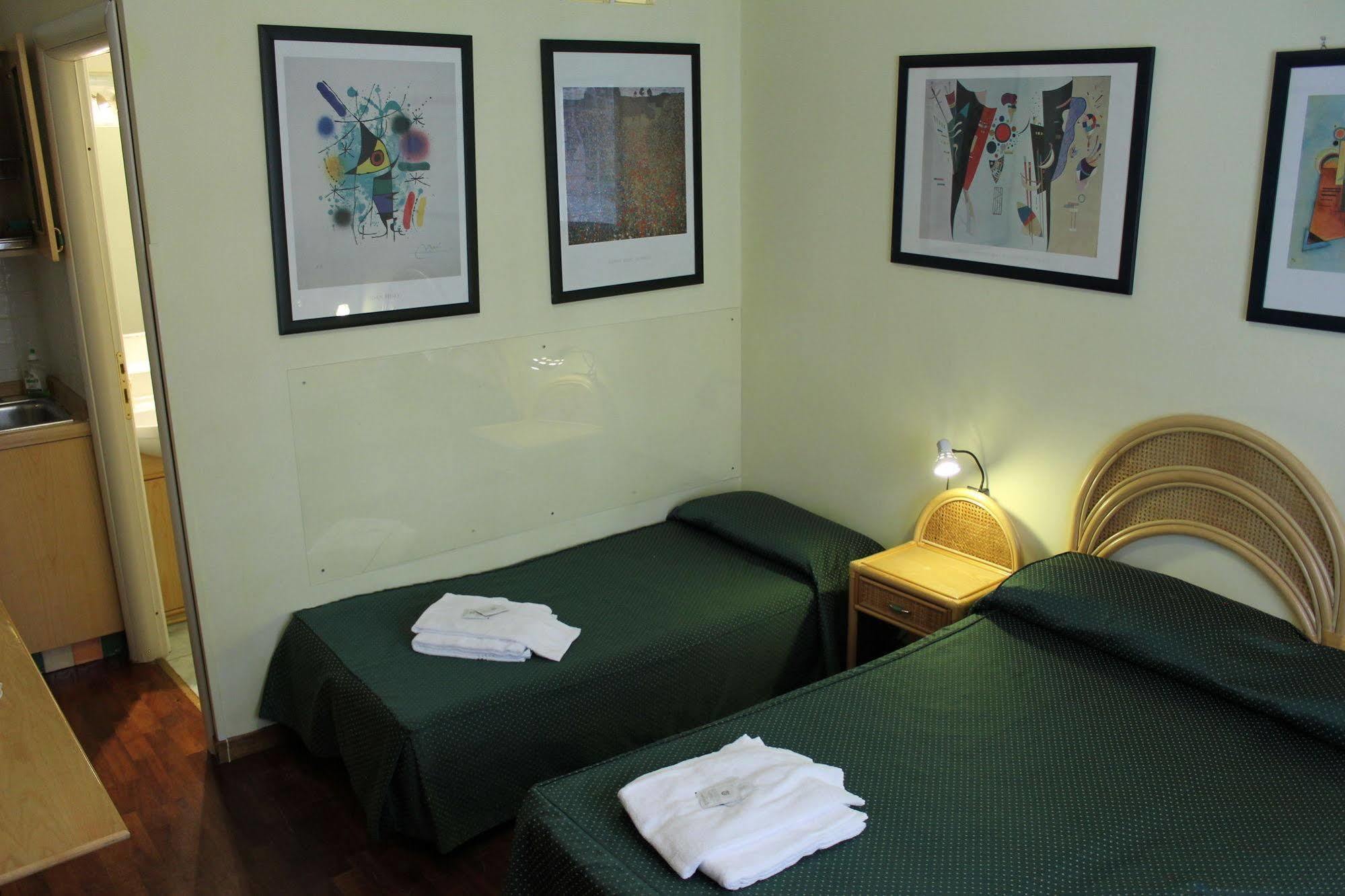 Tourist House Roma Aparthotel ภายนอก รูปภาพ