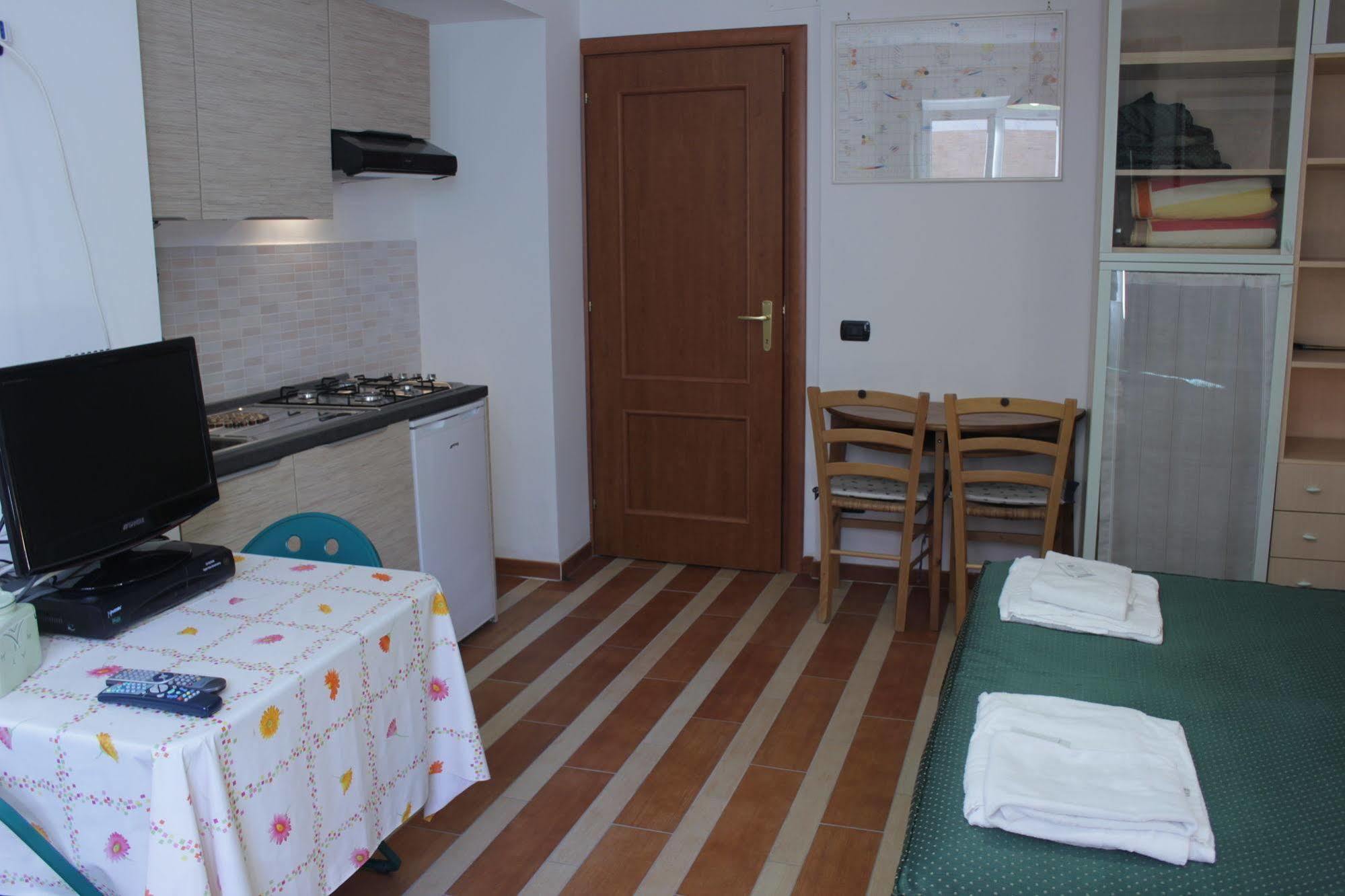 Tourist House Roma Aparthotel ภายนอก รูปภาพ
