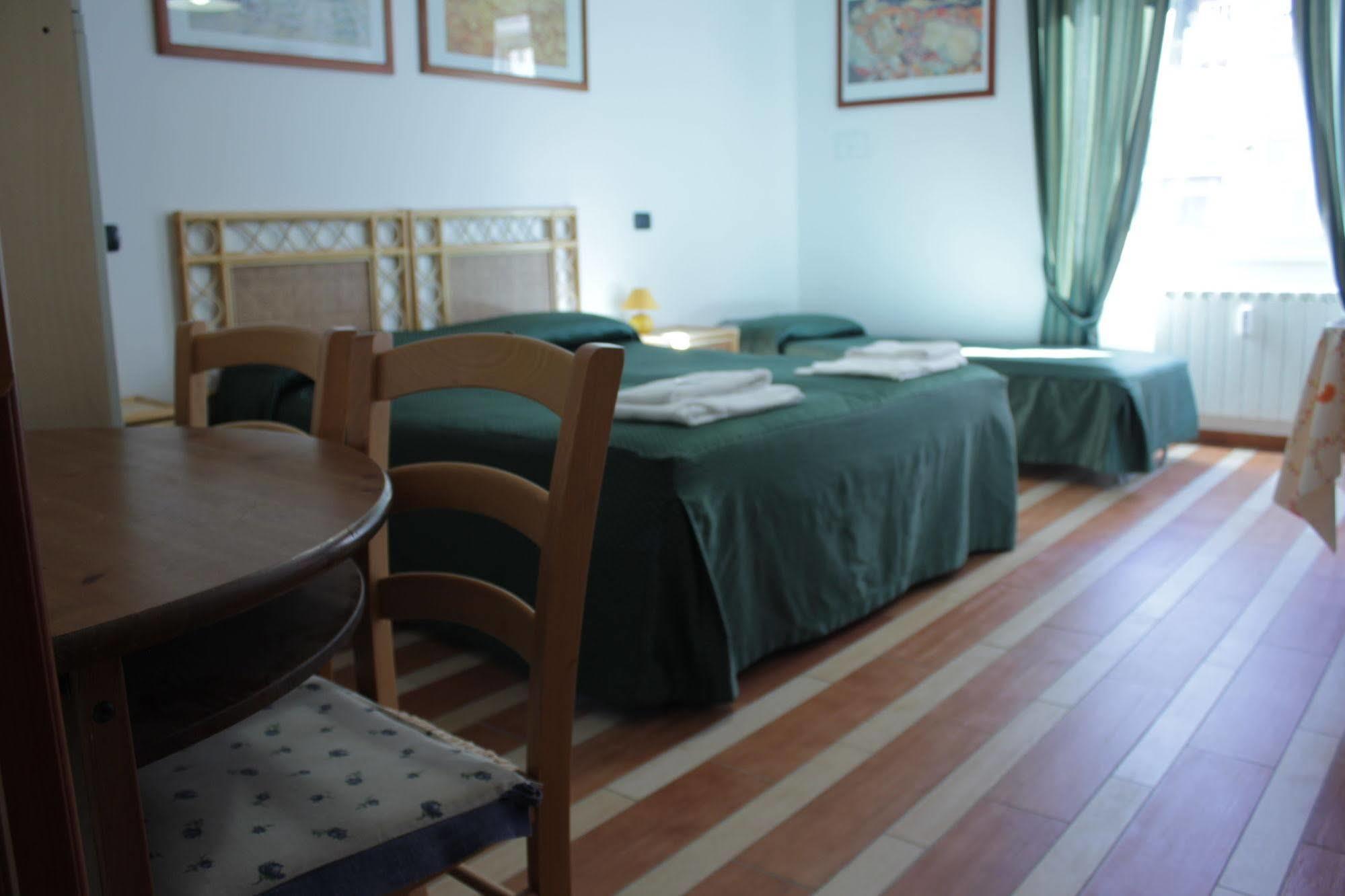 Tourist House Roma Aparthotel ภายนอก รูปภาพ