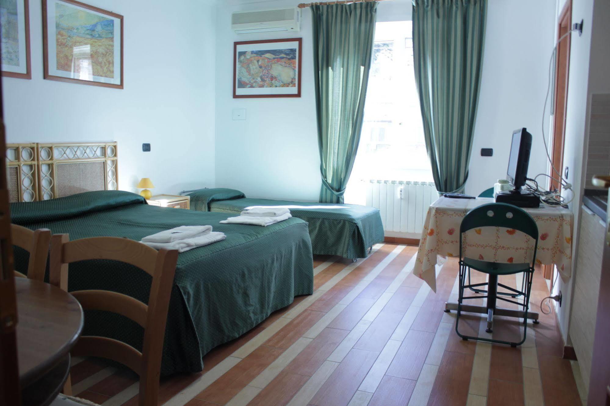 Tourist House Roma Aparthotel ภายนอก รูปภาพ