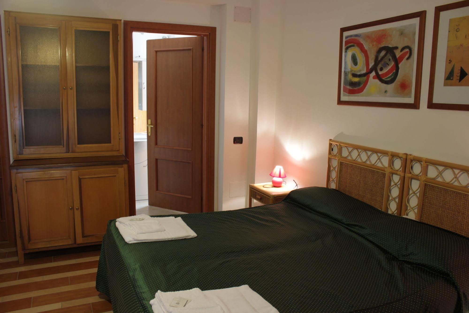 Tourist House Roma Aparthotel ภายนอก รูปภาพ