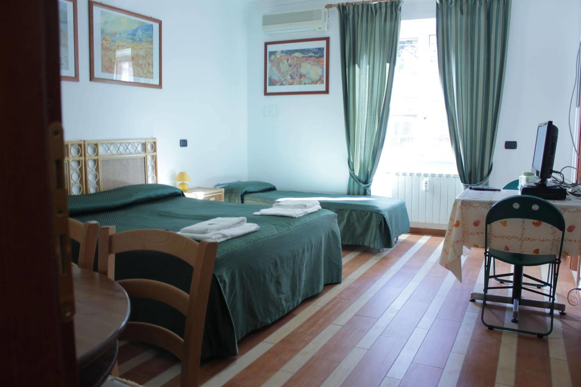 Tourist House Roma Aparthotel ภายนอก รูปภาพ