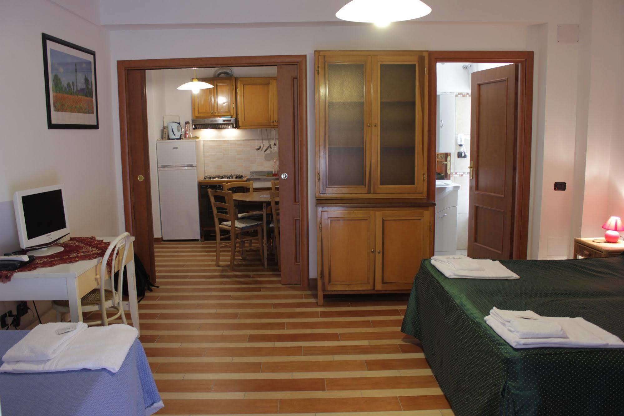 Tourist House Roma Aparthotel ภายนอก รูปภาพ