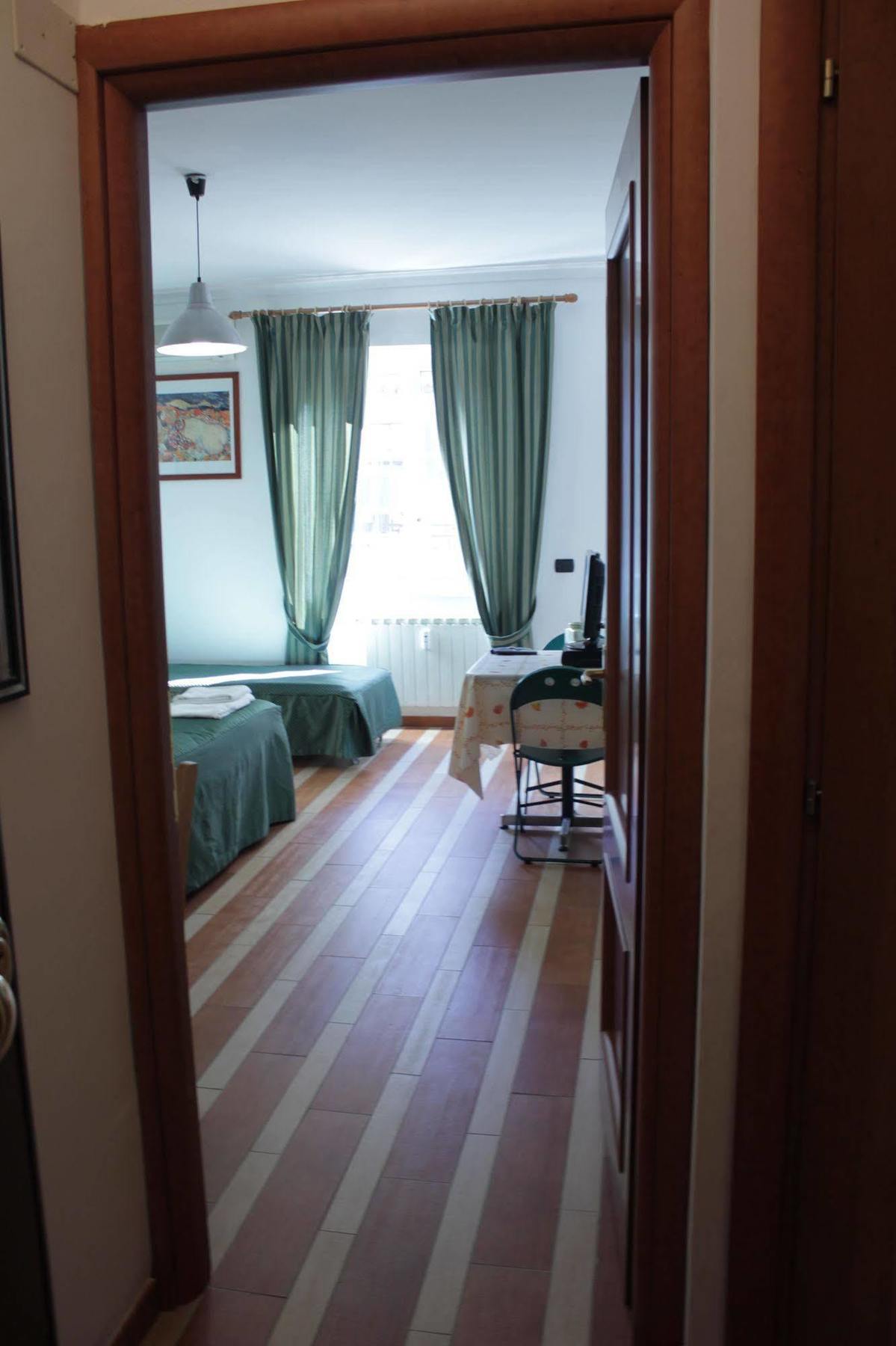 Tourist House Roma Aparthotel ภายนอก รูปภาพ
